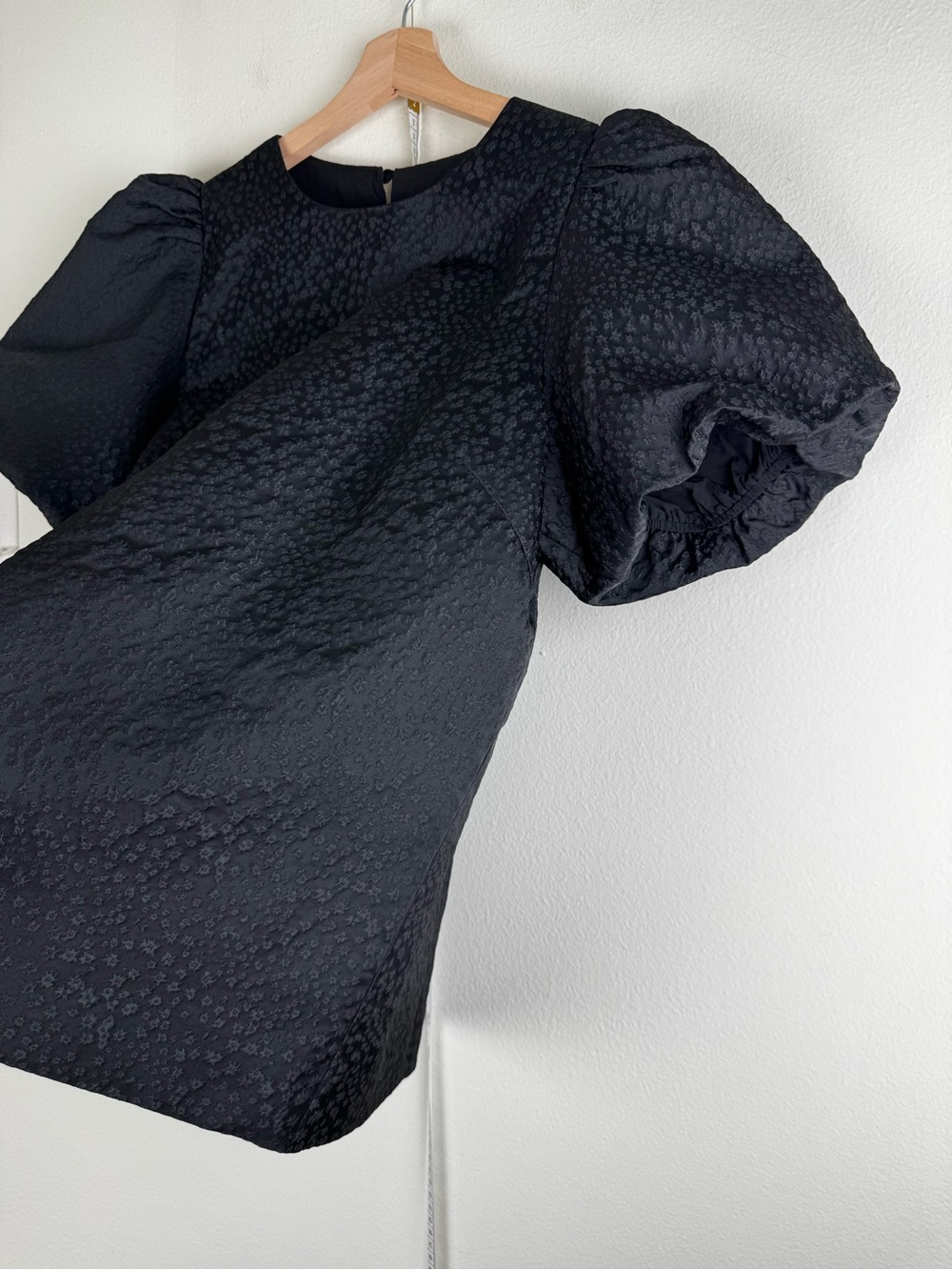 NWT Tuckernuck Pomander Place Lyla Jacquard Puff Sleeve Blouse Black Medium - Picture 7 of 12